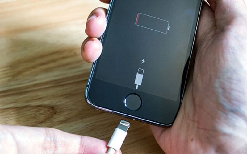 Nên sạc pin khi máy còn 20%