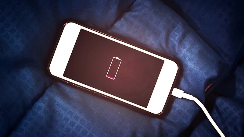 Pin chai là nguyên nhân khiến iPhone 6 bị sập nguồn